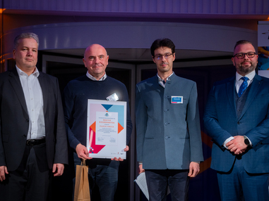 Hidat &eacute;p&iacute;thetek k&uuml;l&ouml;nb&ouml;ző kult&uacute;r&aacute;k, szervezetek &eacute;s emberek k&ouml;z&ouml;tt